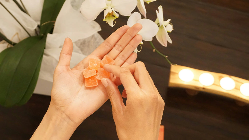 CBD Fruchtgummis in der Hand